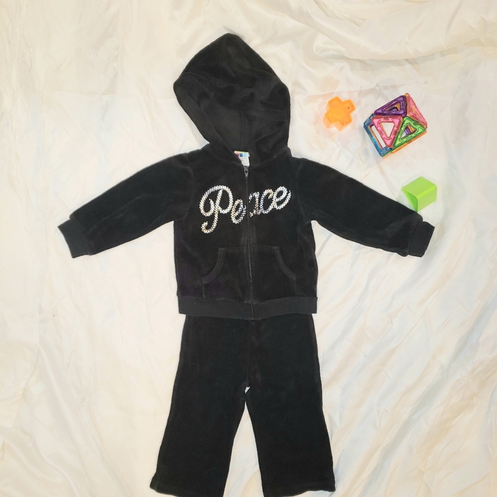 🌻 3/$10 Peace velour track suit